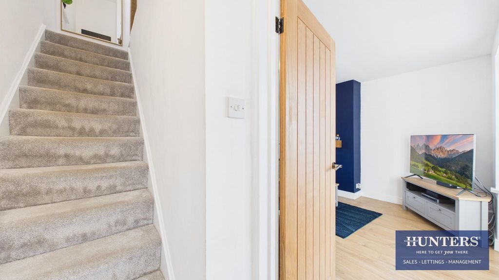 Property photo 2 of 16 Hallway