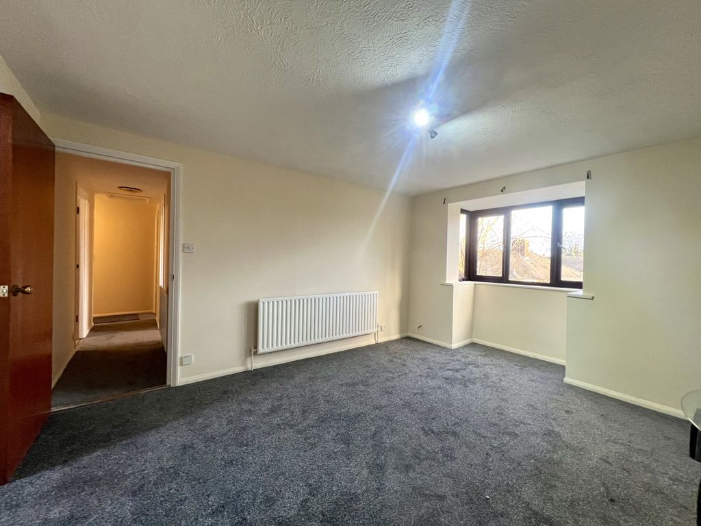 Property photo 1 of 12 To Let Â€“ 2 Bedroom Top Floor Flat, Birchwood Close, Morden