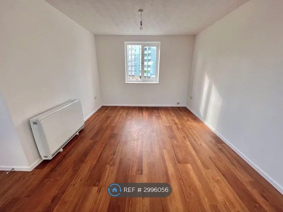 Property photo 2 of 7 Living Room