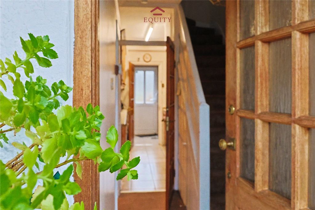 Property photo 2 of 25 Picture No. 27