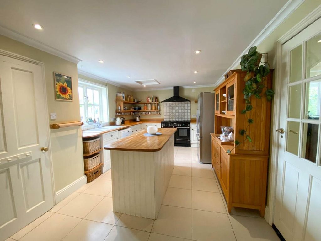 Property photo 2 of 32 24Ec4903-91Da-4623-A28d-bae9B90F1416.Jpg