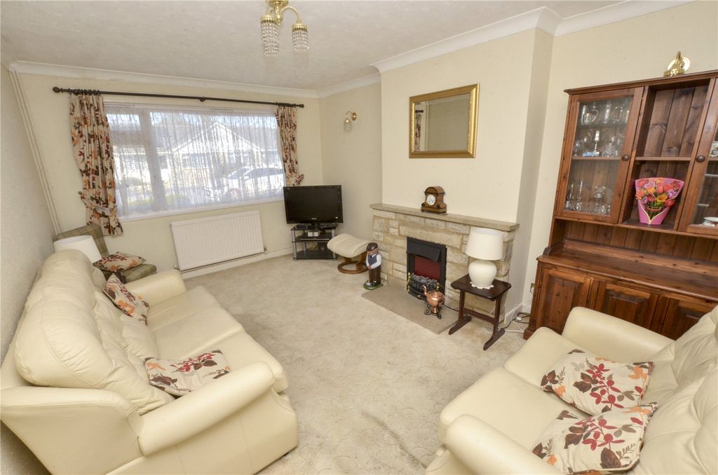 Property photo 2 of 11 Lounge