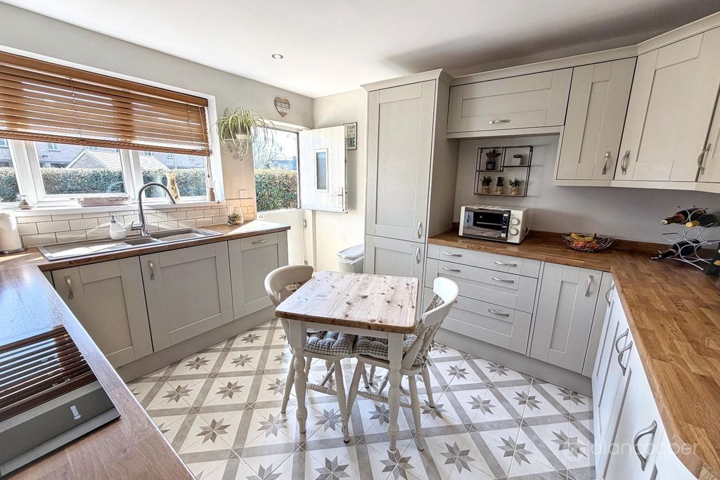Property photo 2 of 26 5003294
