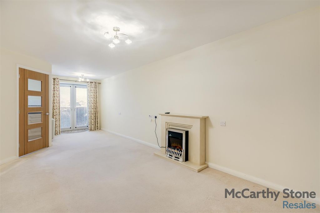 Property photo 3 of 24 8677972-Interior02.Jpg