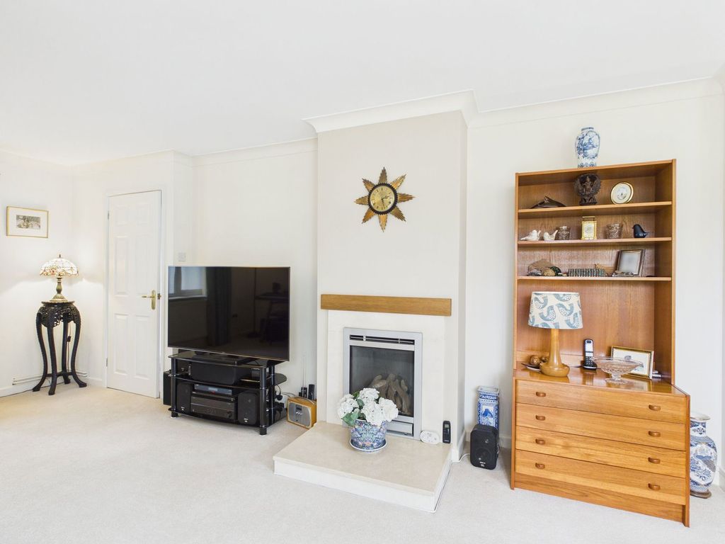 Property photo 3 of 32