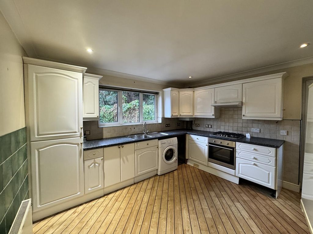 Property photo 1 of 8 Kitchen