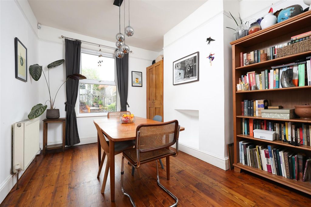 Property photo 3 of 17