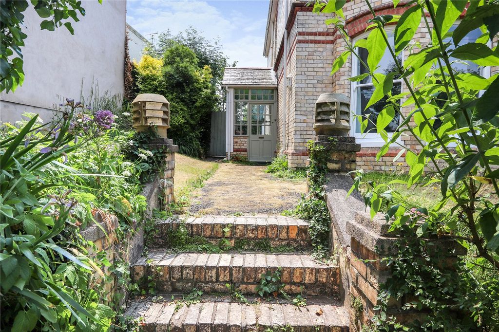 Property photo 2 of 31 Picture No. 23