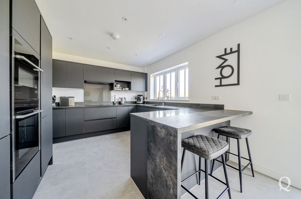 Property photo 3 of 30 6B3B521F-A8d2-49A...