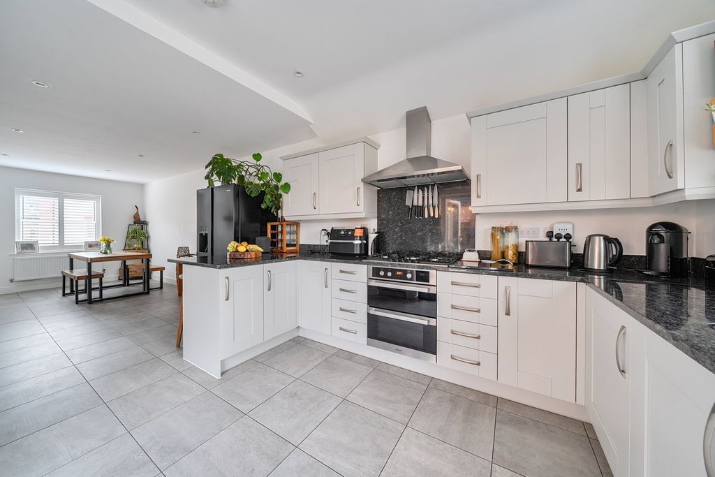 Property photo 3 of 23