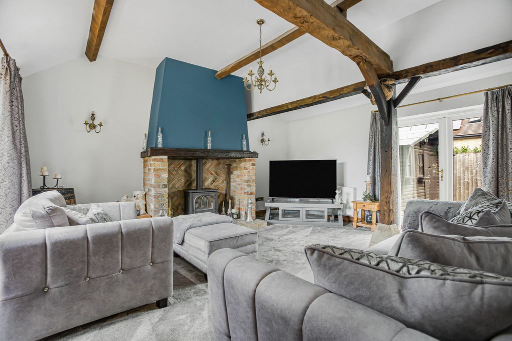 Property photo 2 of 42