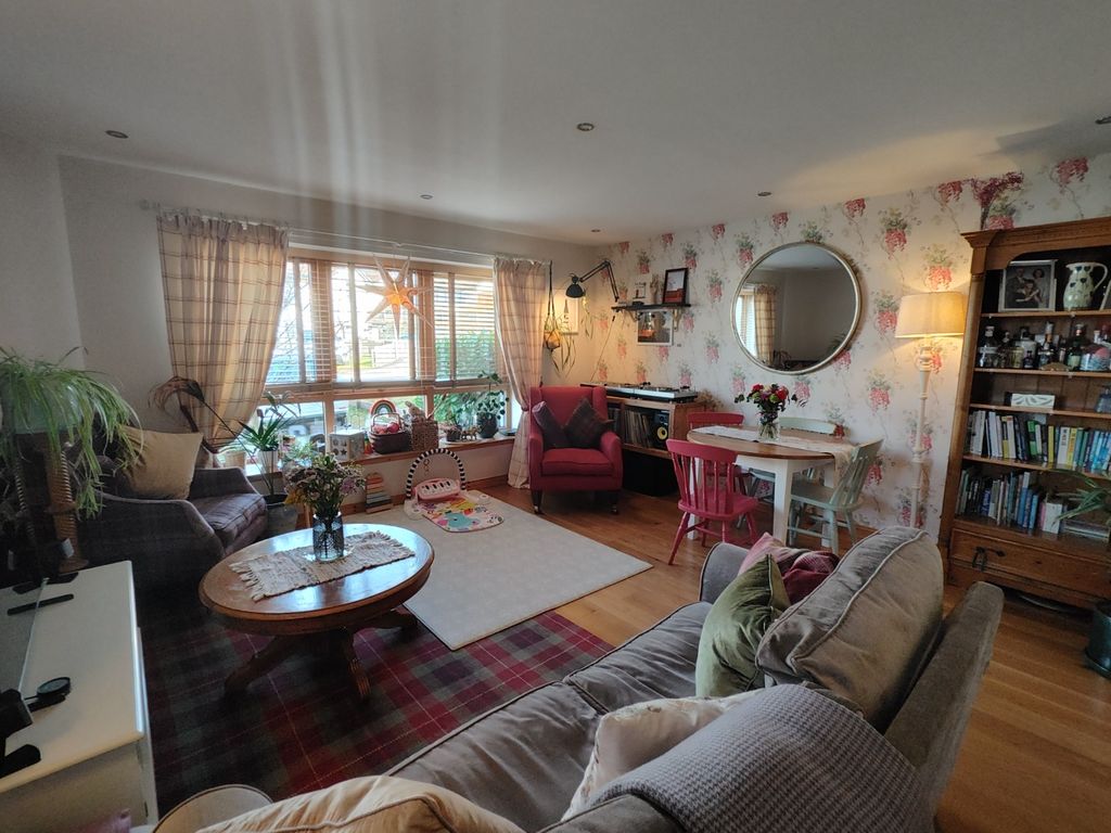 Property photo 2 of 18