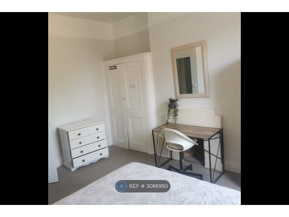 Property photo 1 of 6 Room 4