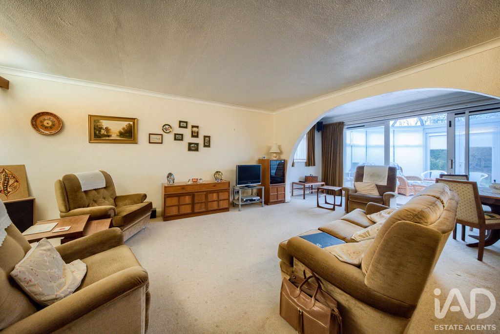 Property photo 2 of 24