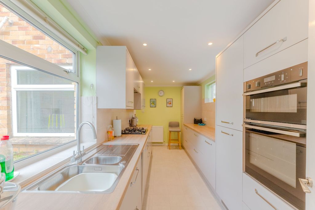 Property photo 3 of 23