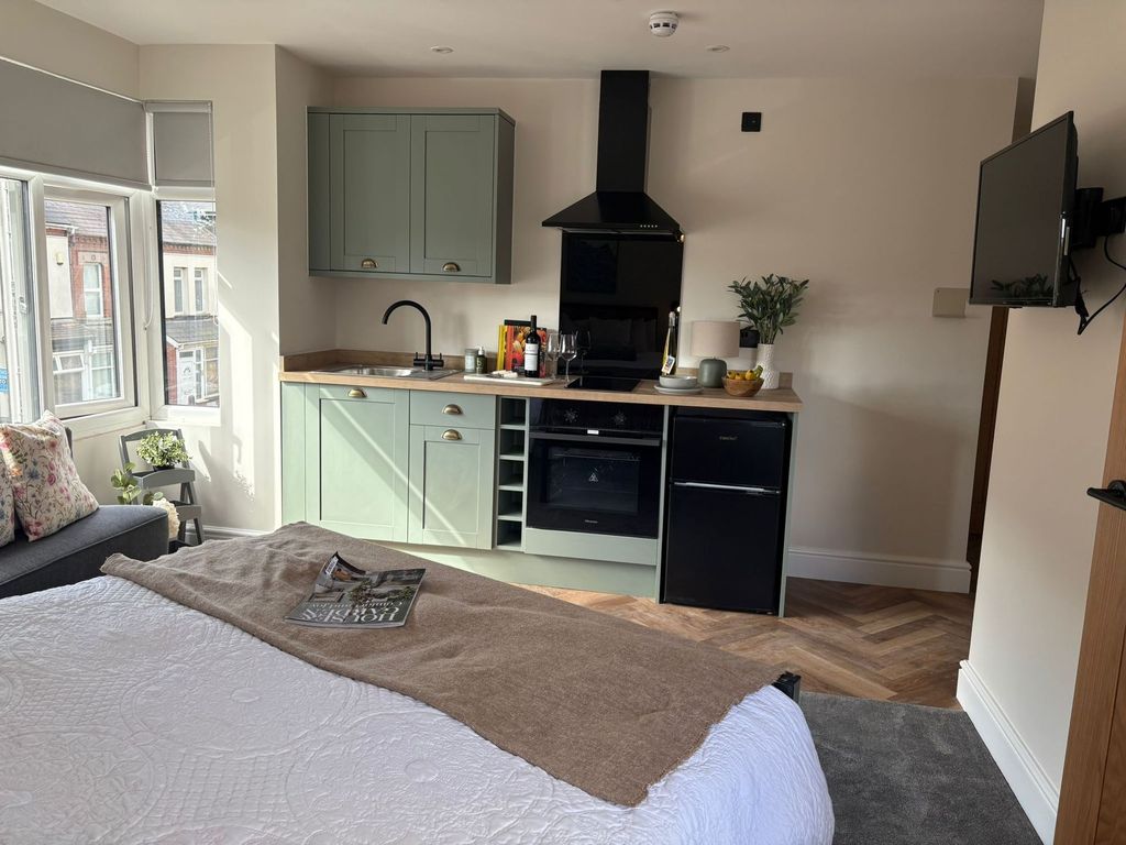 Property photo 3 of 5 Bright, Modern Studio Space With A Comfortable Bed...