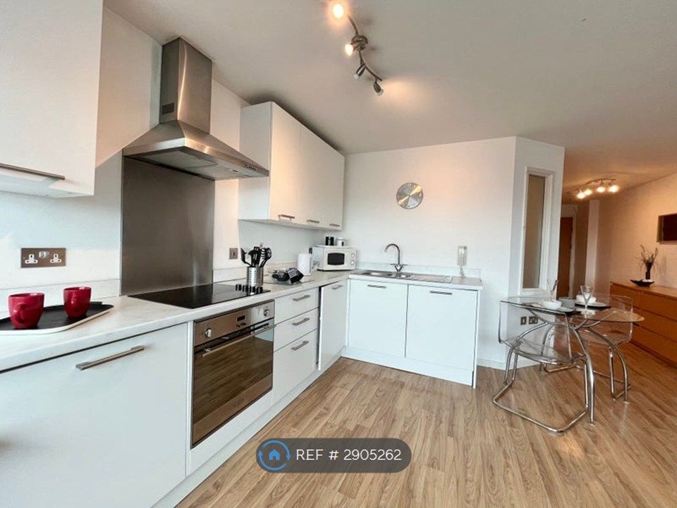 Property photo 3 of 9 Kitchen / Dining Area
