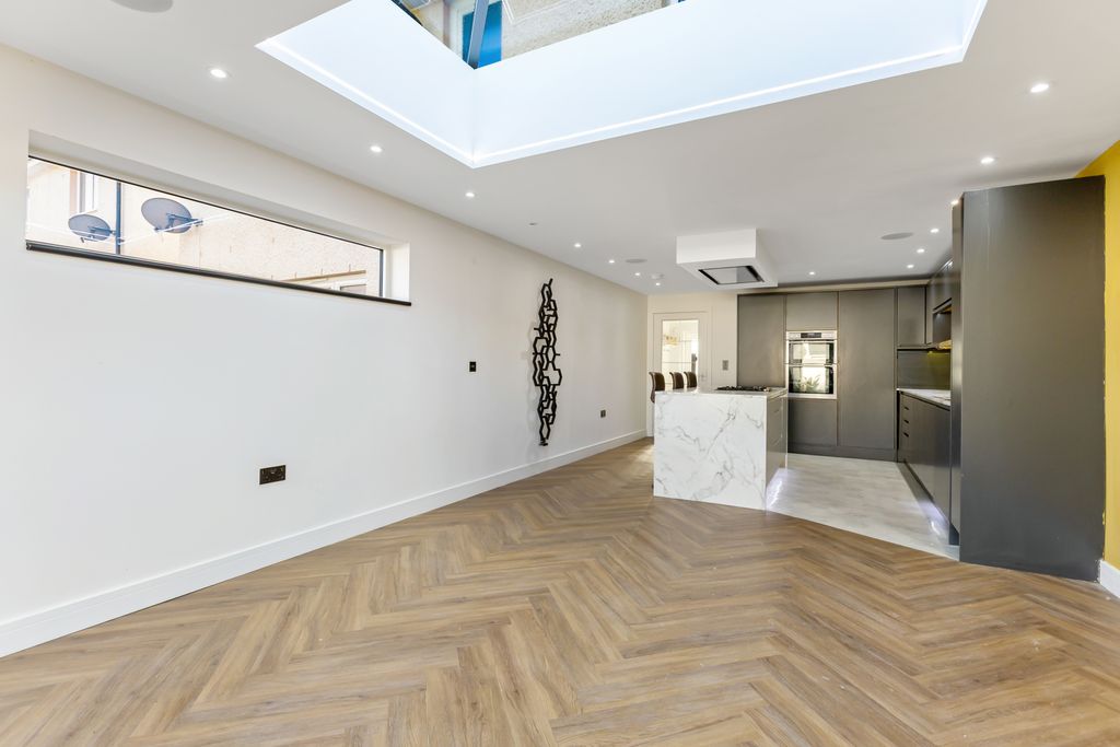 Property photo 3 of 31 Property Image 3