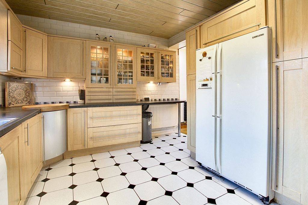 Property photo 2 of 35