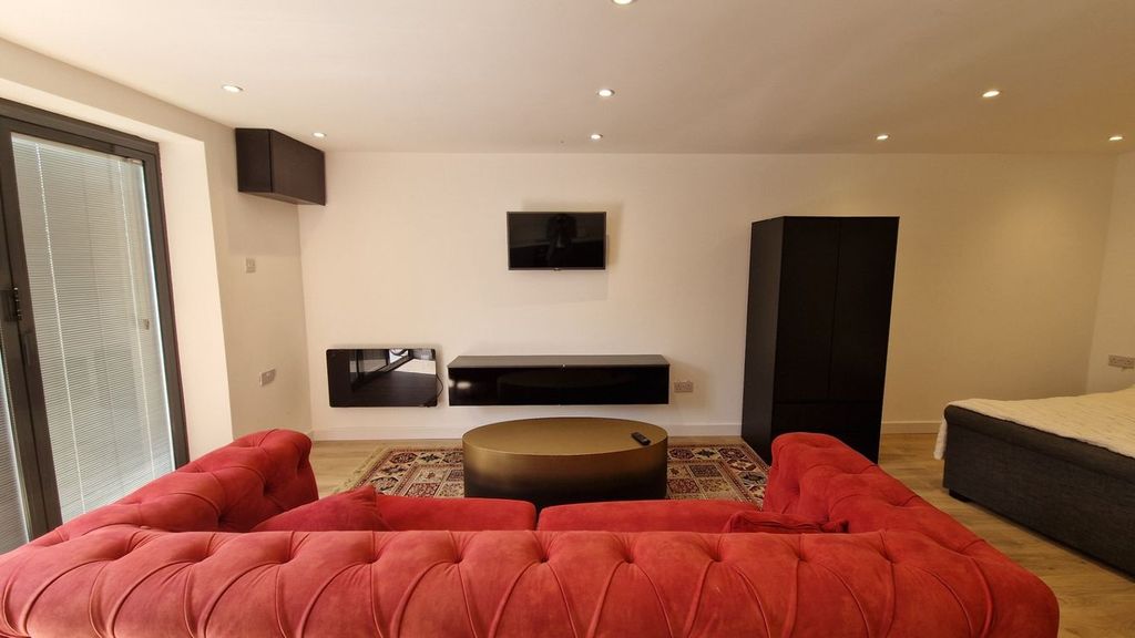 Property photo 3 of 6 Brand New Studio Flat