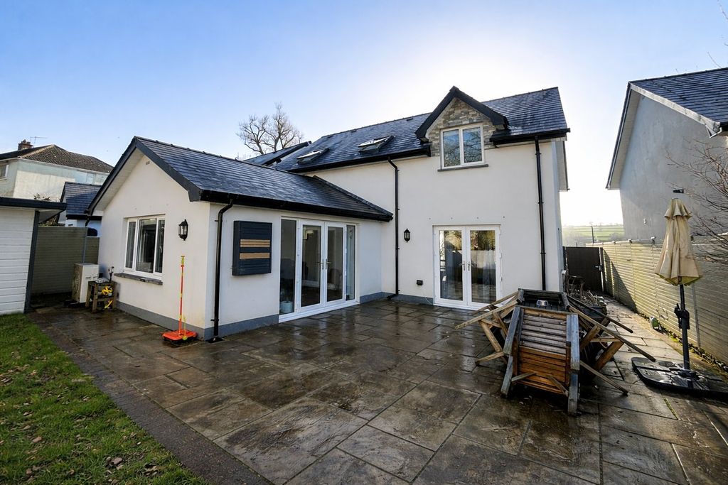 Property photo 2 of 21