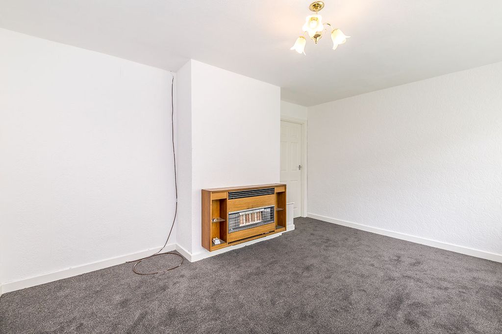 Property photo 2 of 8 Lounge