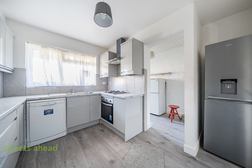 Property photo 3 of 15 4A2Db6A5-543E-478...