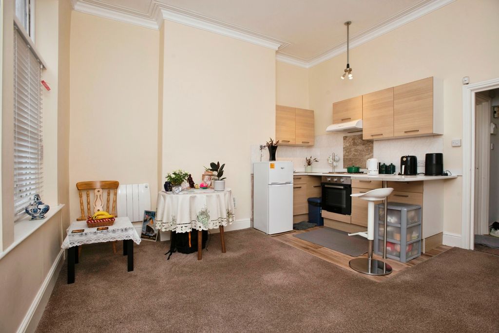 Property photo 2 of 12 Pbox-Img.Jpg
