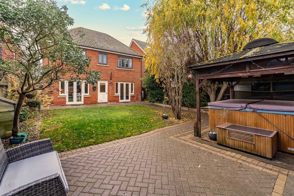 Property photo 3 of 24