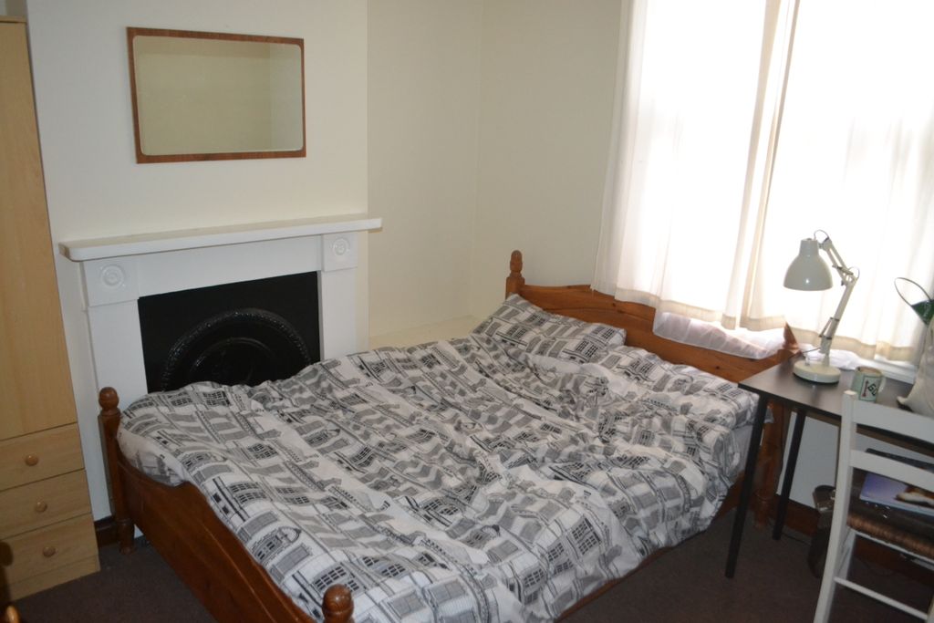 Property photo 3 of 9 Bedroom
