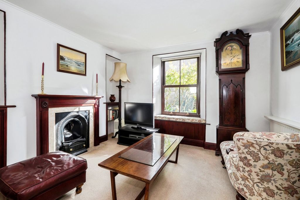 Property photo 2 of 17 Photo