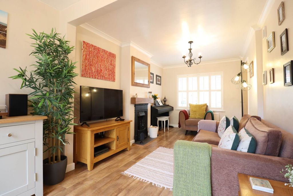 Property photo 3 of 12