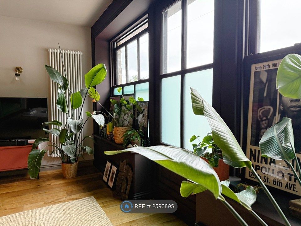Property photo 2 of 18 Living