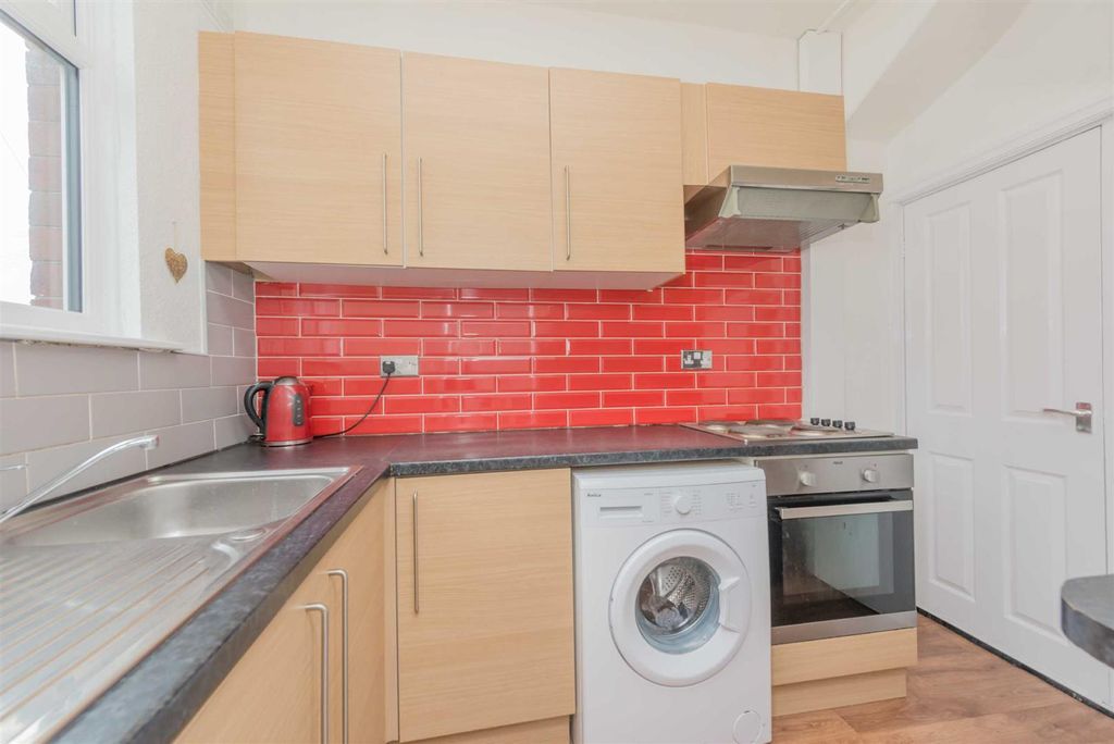 Property photo 3 of 7 Fitted Kitchen: