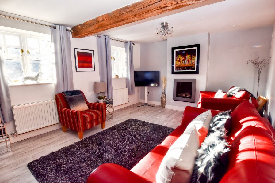 Property photo 3 of 28 Lounge 2