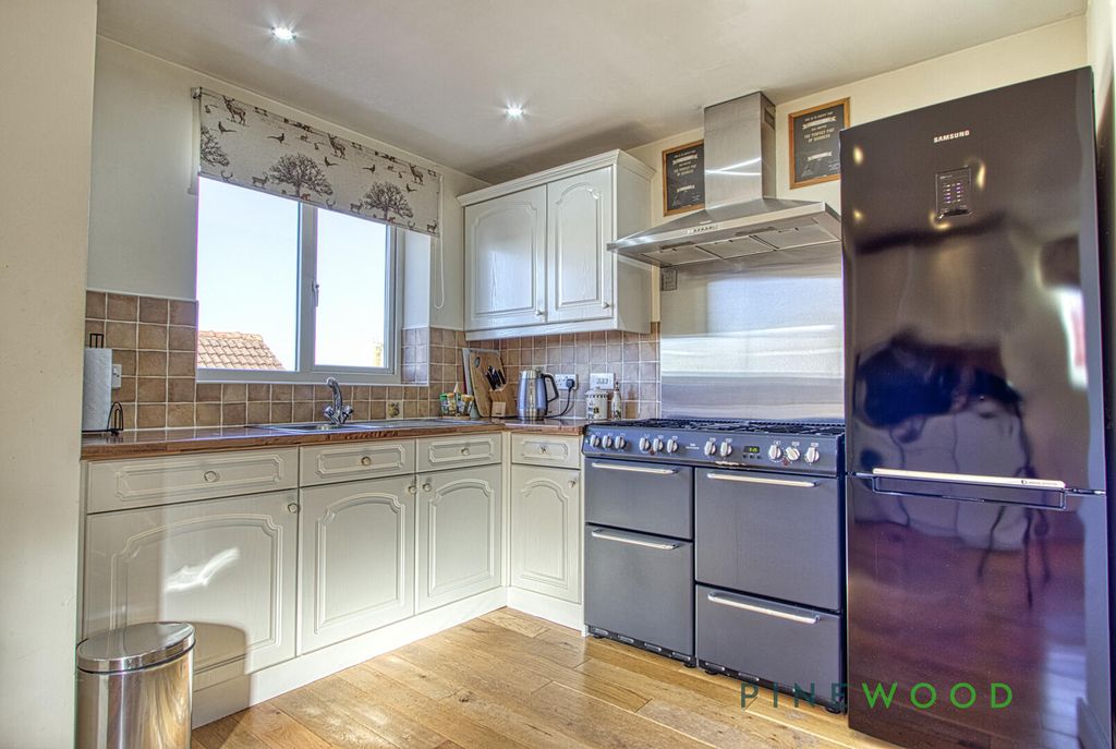 Property photo 3 of 37 Kitchen