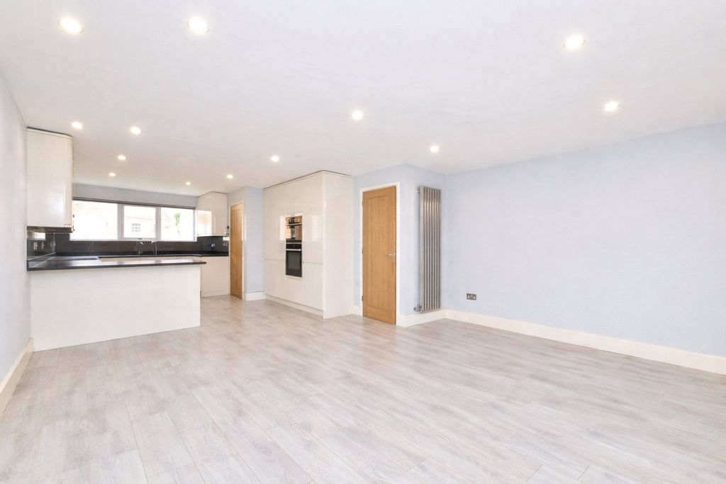 Property photo 2 of 17 Picture No. 54