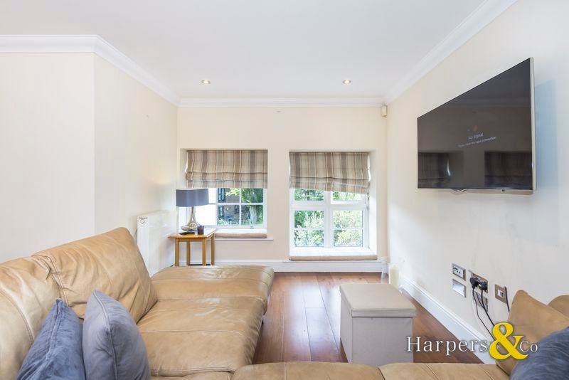 Property photo 3 of 9 Photo 9