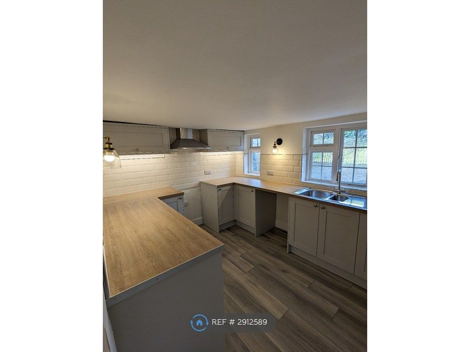 Property photo 3 of 12 Kitchen