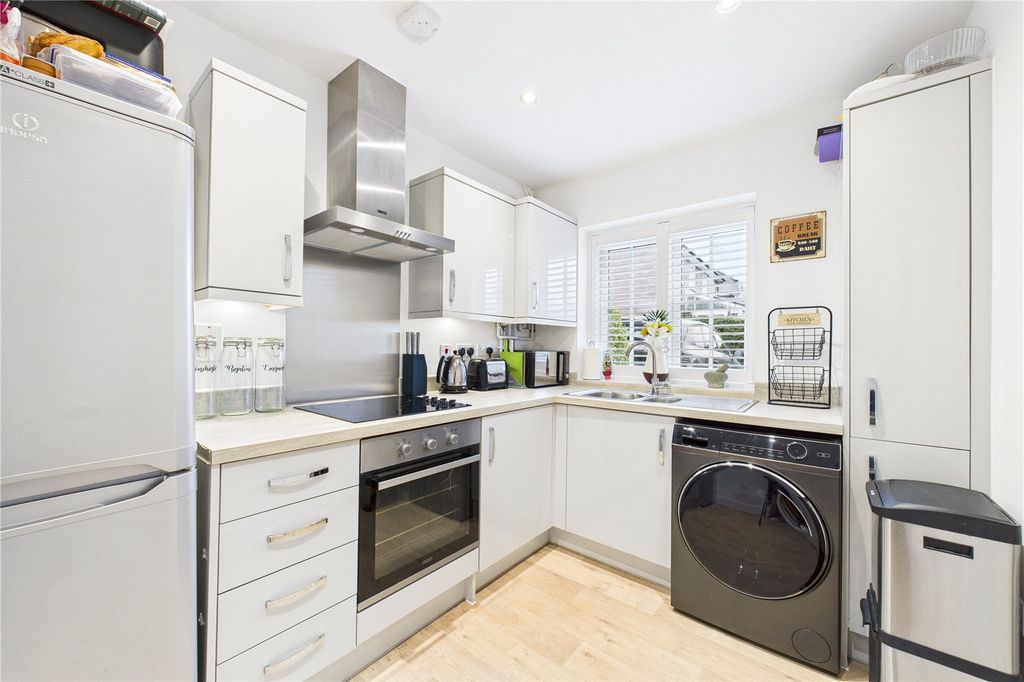 Property photo 3 of 12 Kitchen