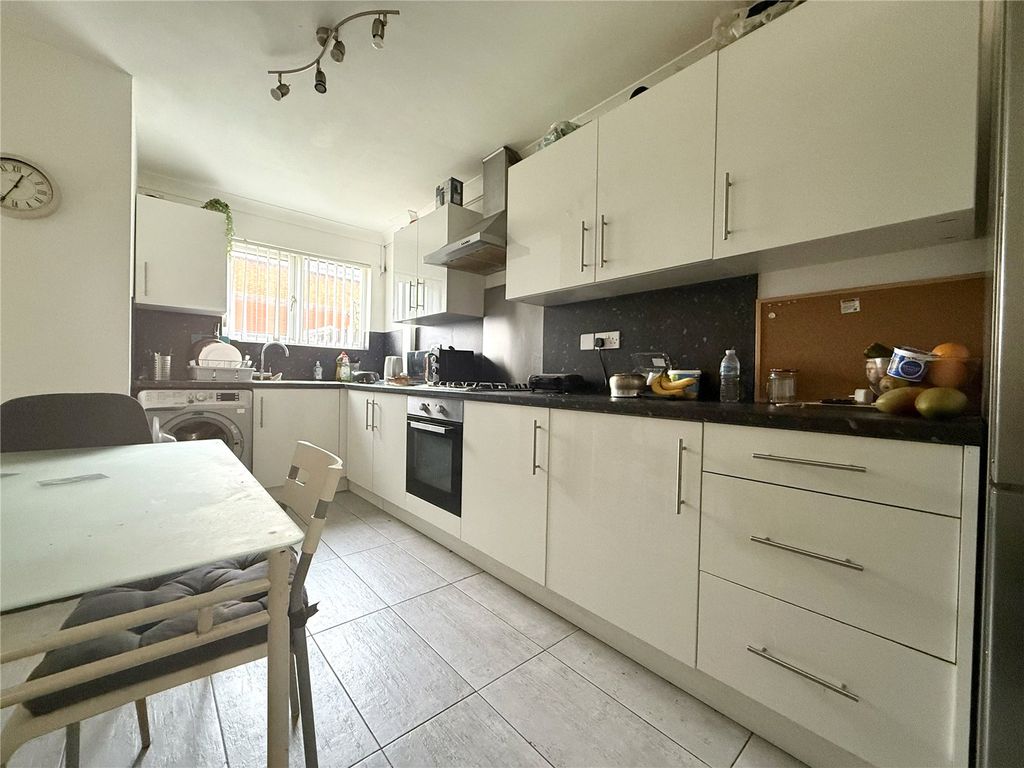 Property photo 2 of 14 Picture No. 11