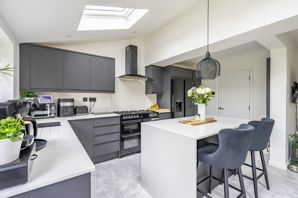 Property photo 3 of 20 Kitchen