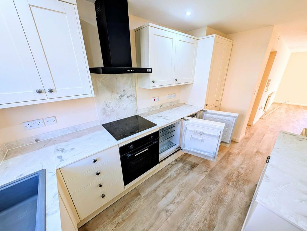 Property photo 2 of 9 Photo 8