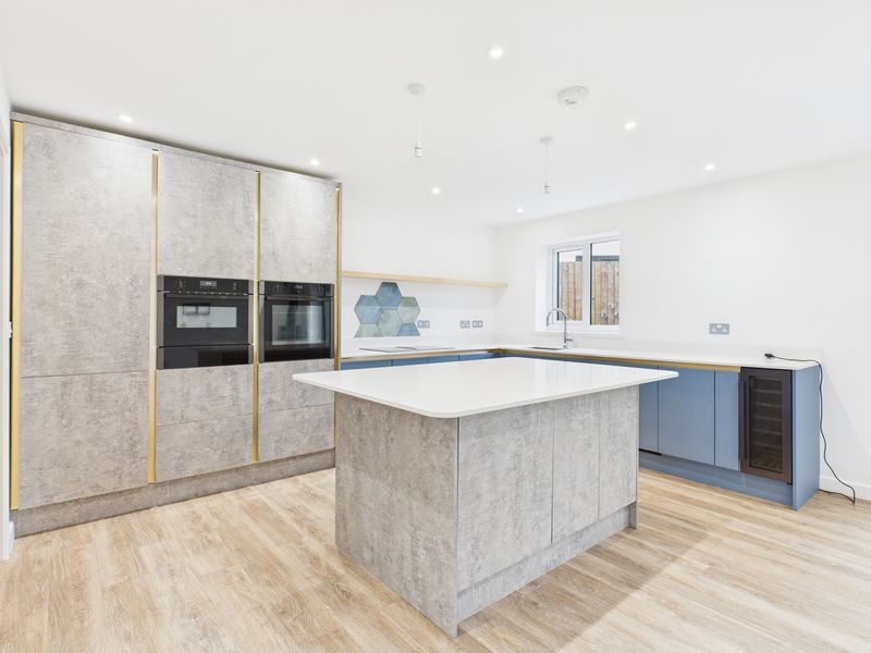 Property photo 3 of 17 Kitchen