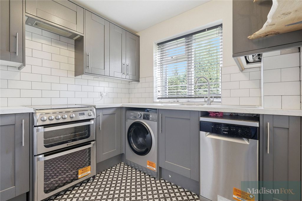 Property photo 2 of 16 Picture No. 15