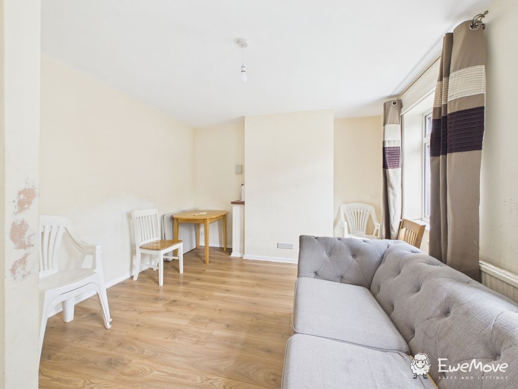 Property photo 2 of 9 Cam02877G0-Pr0104-Still006
