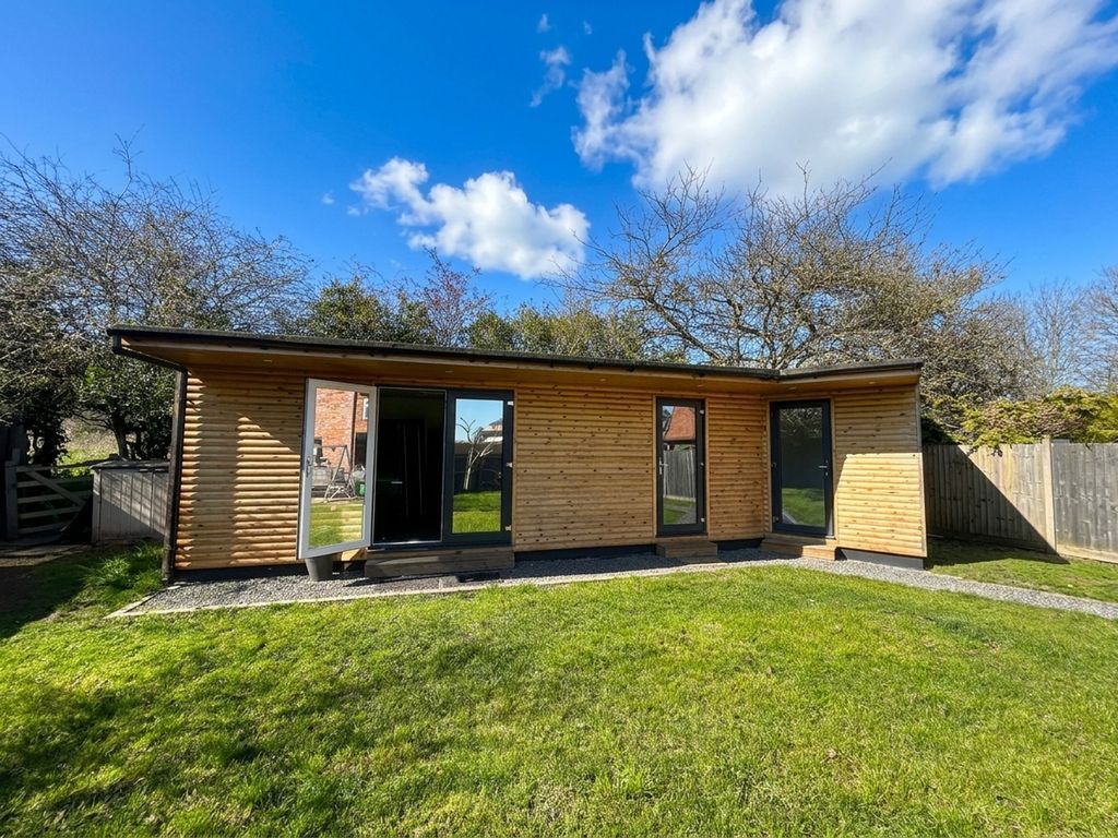 Property photo 2 of 25