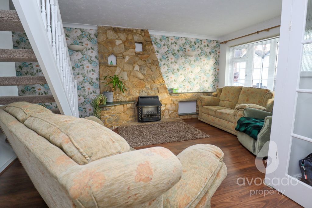 Property photo 3 of 15 4649698