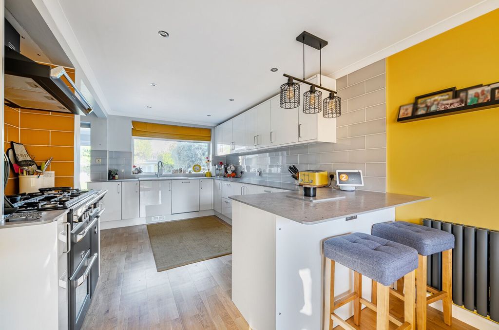 Property photo 3 of 23