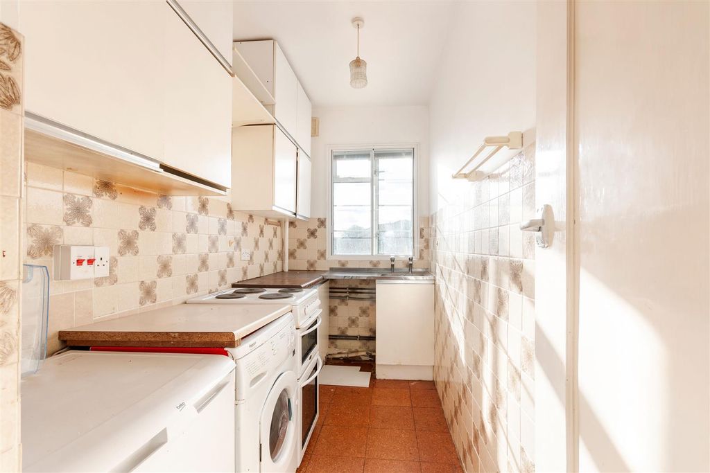 Property photo 2 of 8 Kitchen
